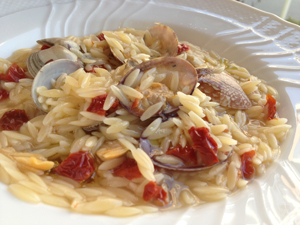 ピアッティのレシピ：アサリとドライトマトのつぶつぶパスタ