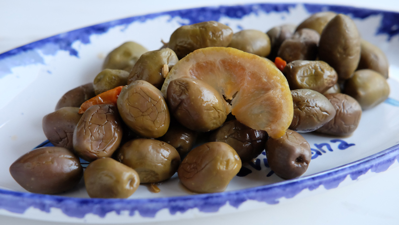 ピアッティ　シチリア産グリーン・オリーブ（種あり・塩水漬）