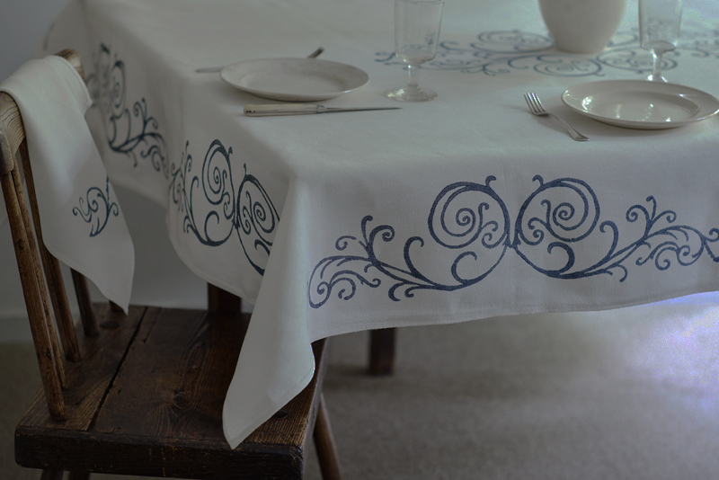 ピアッティ　パスクッチのテーブルクロス【長方形（カール）】